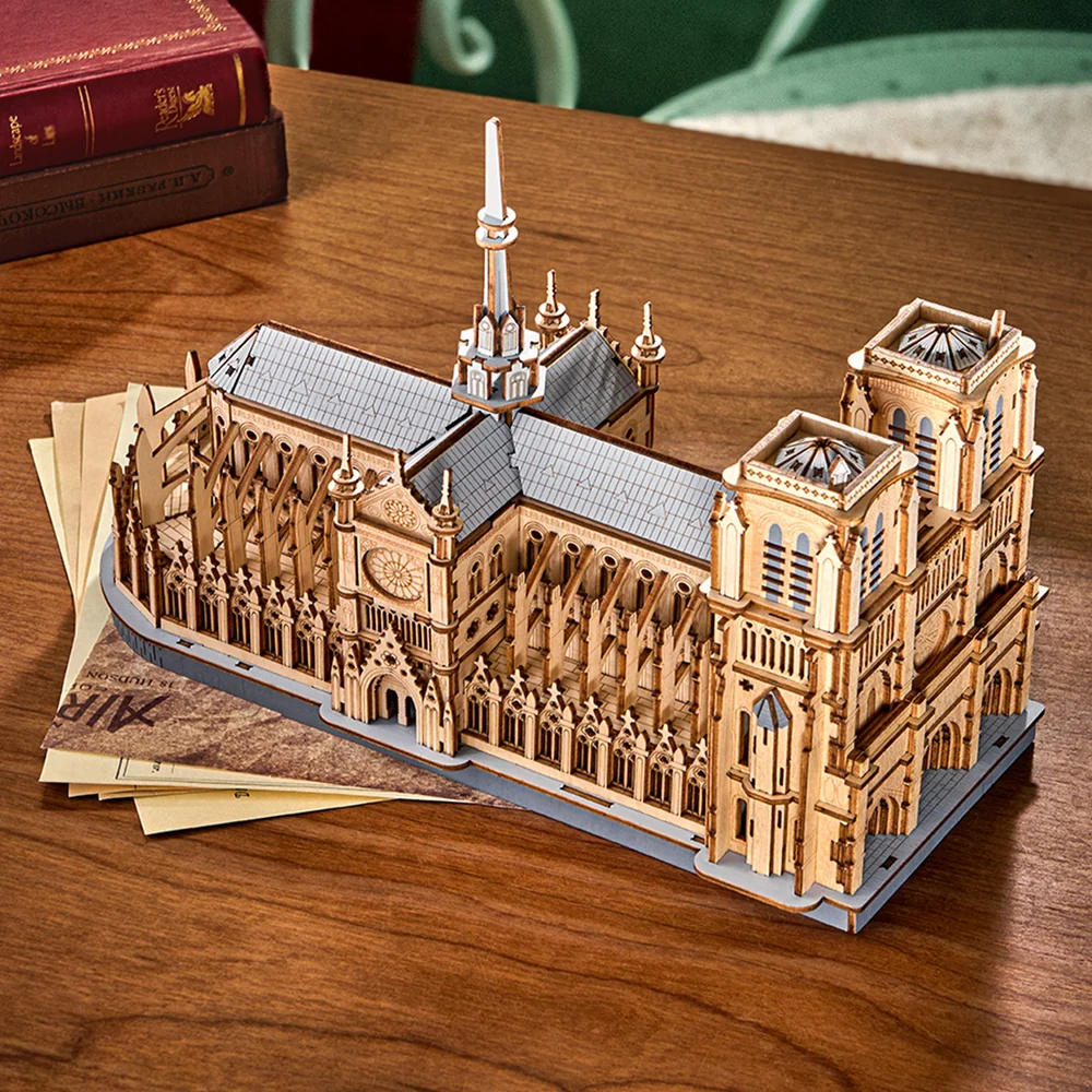 Rowood Paris Cathedral - show