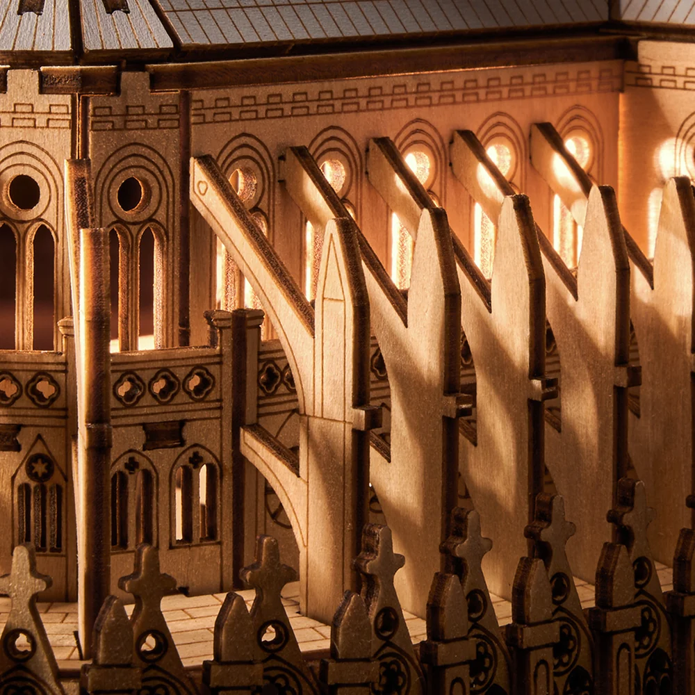 Rowood Paris Cathedral - details